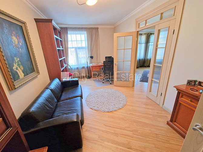 Zeme īpašumā, fasādes māja, restaurēta māja, ķieģeļu mūra sienas, ieeja no ielas, ir Rīga - foto 15