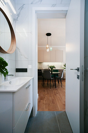 Renovēta māja, slēgts pagalms, dušas kabīne, dīvāns, divguļamā gulta, virtuves galds, Rīga - foto 14