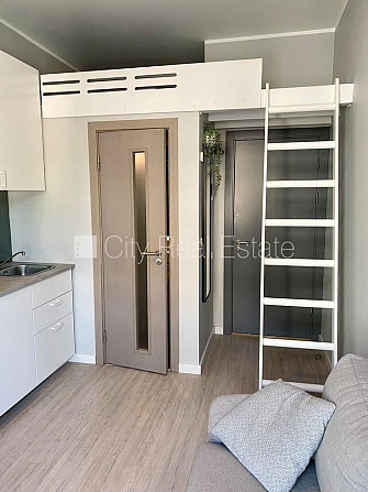 Fasādes māja, renovēta māja, slēgts pagalms, ieeja no ielas, kāpņu telpa pēc kapitālā Rīga - foto 7