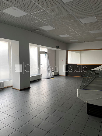 Fasādes māja, viena kvadrātmetra apsaimniekošanas maksa mēnesī  1.6 EUR, ieeja no ielas, logi Rīga - foto 5