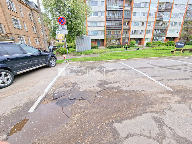 Vieta automašīnai, iebraukšana teritorijā uzrādot caurlaidi, teritorijas stāvlaukums noklāts Rīga - foto 3