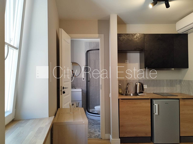 Fasādes māja, slēgts pagalms, iespēja nomāt autostāvvietu, ieeja no ielas, kāpņu telpa pēc Rīga - foto 7