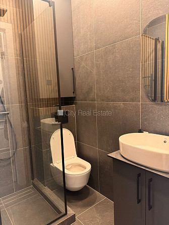 Studio tipa, virtuve apvienota ar istabu, augstie griesti, centrālā apkure, pilnā apdare, Rīga - foto 9