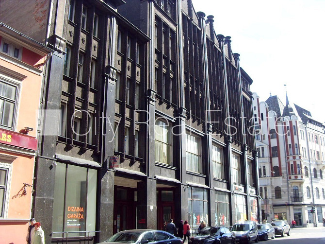 Fasādes māja, slēgts pagalms, ieeja no ielas, logi vērsti uz pagalma pusi, logi vērsti uz Rīga - foto 2