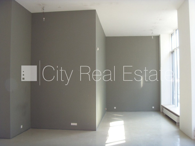 Fasādes māja, slēgts pagalms, ieeja no ielas, logi vērsti uz pagalma pusi, logi vērsti uz Rīga - foto 9