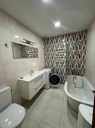 Фасадный дом, реновированный дом, благоустроенный озеленённый двор, закрытый Rīga