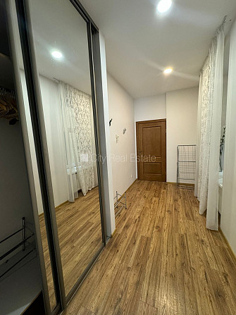 Fasādes māja, renovēta māja, labiekārtots apzaļumots pagalms, slēgts pagalms, ieeja no Rīga - foto 7