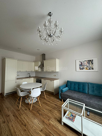 Fasādes māja, renovēta māja, labiekārtots apzaļumots pagalms, slēgts pagalms, ieeja no Rīga - foto 3