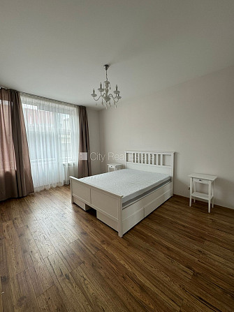 Fasādes māja, renovēta māja, labiekārtots apzaļumots pagalms, slēgts pagalms, ieeja no Rīga - foto 4