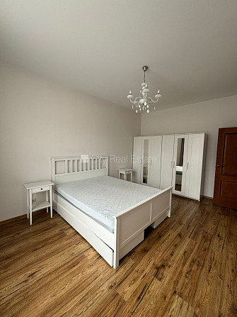 Fasādes māja, renovēta māja, labiekārtots apzaļumots pagalms, slēgts pagalms, ieeja no Rīga - foto 5