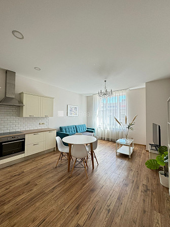 Fasādes māja, renovēta māja, labiekārtots apzaļumots pagalms, slēgts pagalms, ieeja no Rīga - foto 1