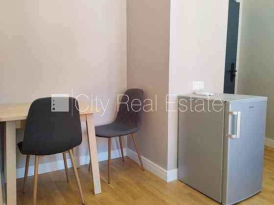 Фасадный дом, возможность аренды парковки, вход с улицы, лестничная клетка после Rīga