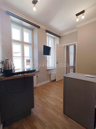 Fasādes māja, iespēja nomāt autostāvvietu, ieeja no ielas, kāpņu telpa pēc kapitālā Rīga - foto 8