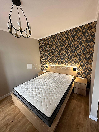 Фасадный дом, возможность аренды парковки, вход с улицы, лестничная клетка после Рига - изображение 3