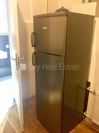 Fasādes māja, renovēta māja, objektu apsargā fiziskā apsardze, ieeja no pagalma, kāpņu Rīga - foto 12