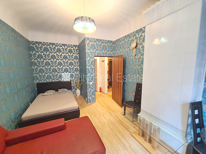 Fasādes māja, renovēta māja, objektu apsargā fiziskā apsardze, ieeja no pagalma, kāpņu Rīga - foto 6