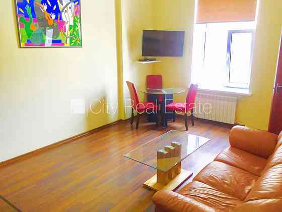 Проект - Aleksandra Čaka 33 (Александра Чака 33), дом во дворе, благоустроенный озеленённый Rīga