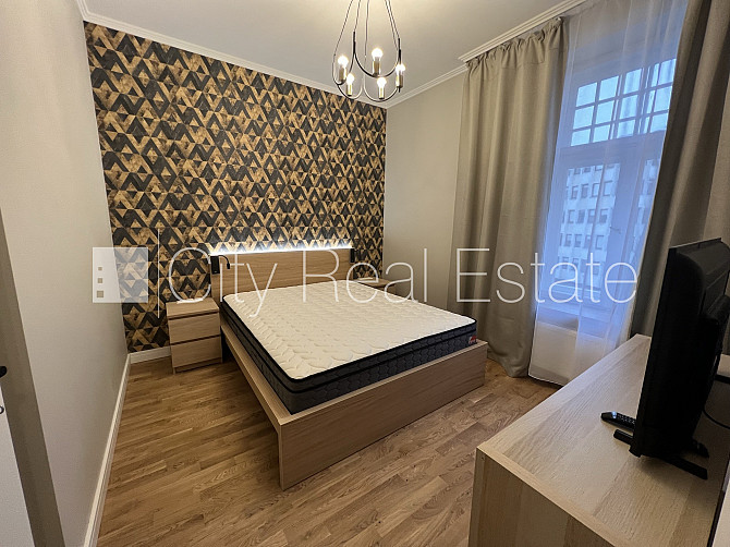 Фасадный дом, реновированный дом, подъездная дорога покрыта брущаткoй, Рига - изображение 2