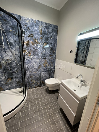 Фасадный дом, реновированный дом, подъездная дорога покрыта брущаткoй, Рига - изображение 6