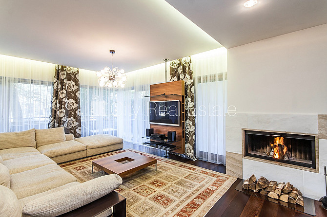 Новостройка, зеленая территория, гараж на две машины, озеленённая территория со Юрмала - изображение 1