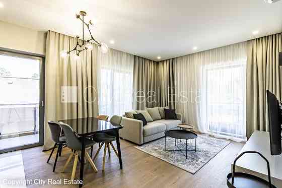 Новостройка, благоустроенная озеленённая территория, закрытый двор, территория Юрмала