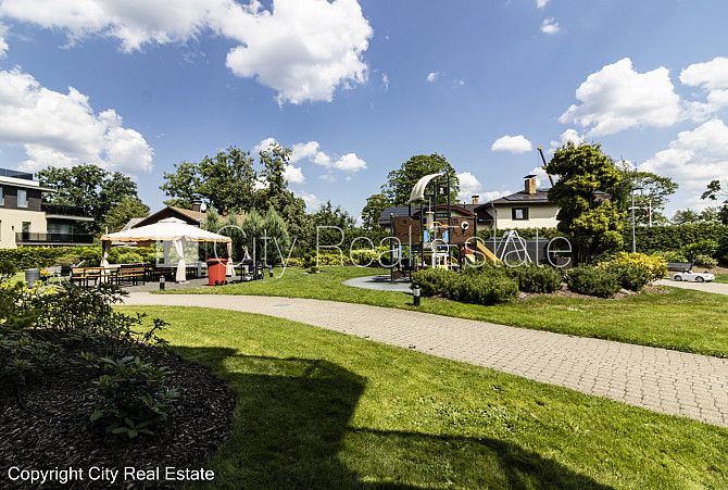 Новостройка, благоустроенная озеленённая территория, закрытый двор, территория Юрмала - изображение 16