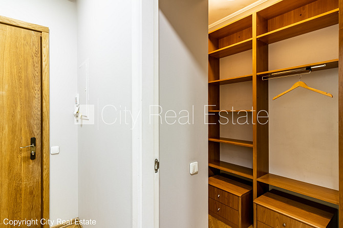 Fasādes māja, renovēta māja, ieeja no ielas, ir lifts, kāpņu telpa pēc kosmētiskā remonta, Rīga - foto 16