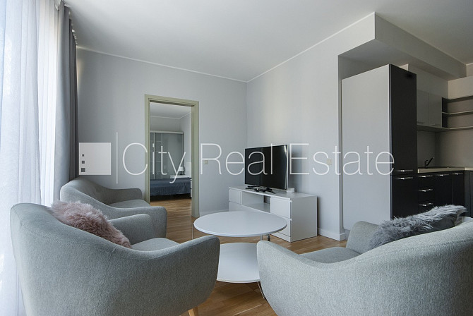 Projekts - Kalpaka Residence, fasādes māja, labiekārtots apzaļumots pagalms, ieeja no ielas, ir Rīga - foto 2