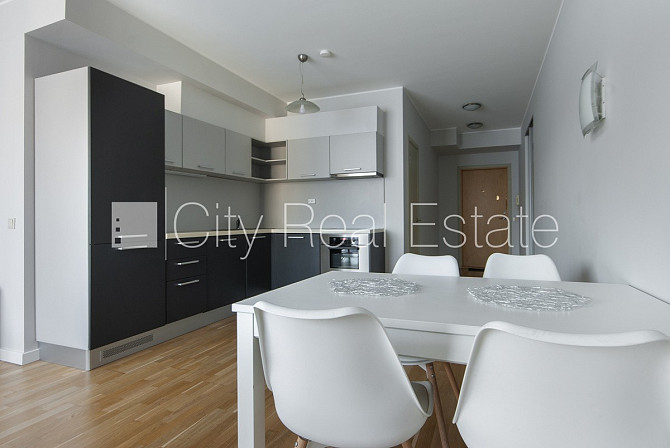 Projekts - Kalpaka Residence, fasādes māja, labiekārtots apzaļumots pagalms, ieeja no ielas, ir Rīga - foto 4