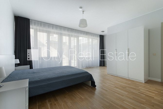 Projekts - Kalpaka Residence, fasādes māja, labiekārtots apzaļumots pagalms, ieeja no ielas, ir Rīga - foto 6