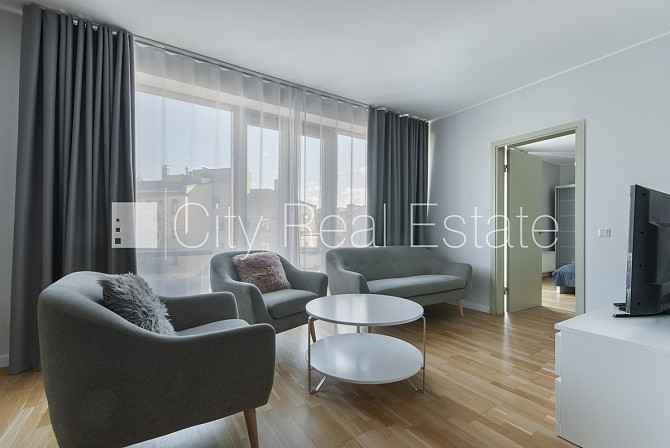 Projekts - Kalpaka Residence, fasādes māja, labiekārtots apzaļumots pagalms, ieeja no ielas, ir Rīga - foto 1