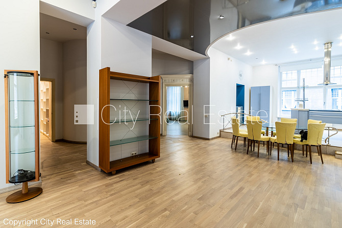 Fasādes māja, renovēta māja, nomainītas inženierkomunikācijas, labiekārtota apzaļumota Rīga - foto 11