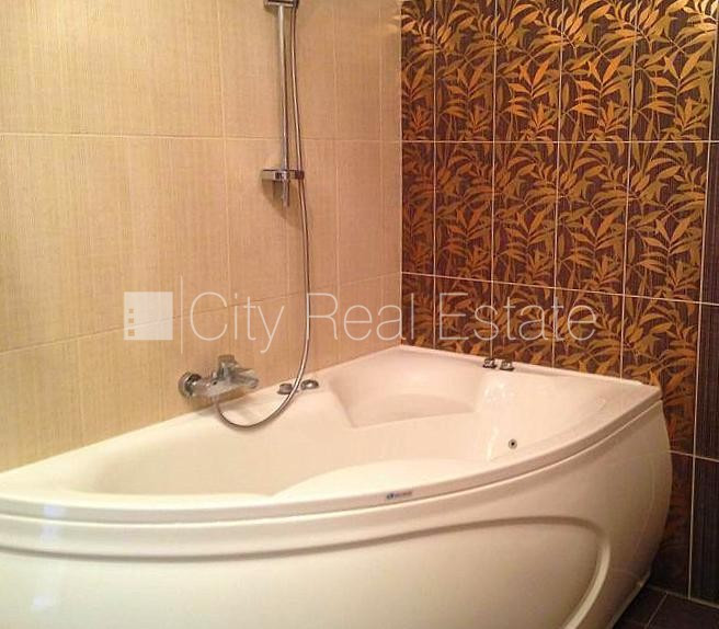 Дом во дворе, мансарда, окна выходят во двор, количество спален 2 шт., двухэтажный, Рига - изображение 13