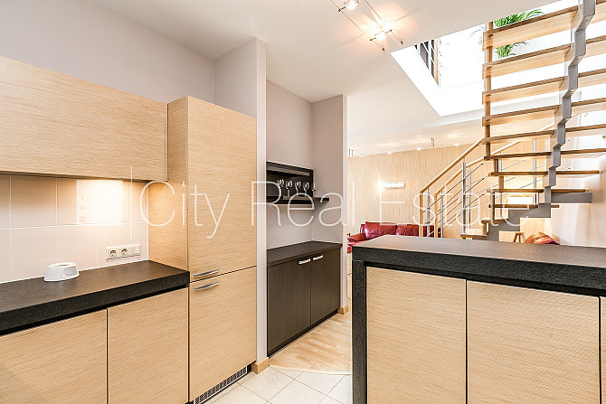 Дом во дворе, мансарда, окна выходят во двор, количество спален 2 шт., двухэтажный, Рига - изображение 3