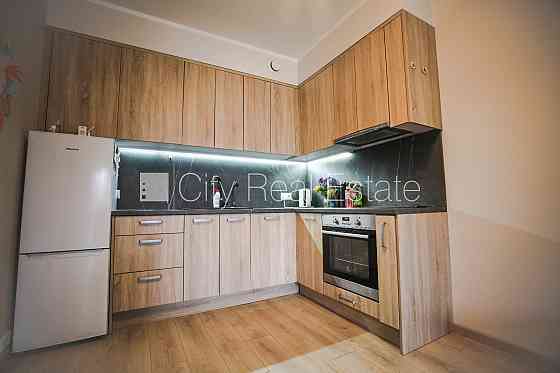 Новостройка, благоустроенная озеленённая территория, закрытая территория, место Rīga