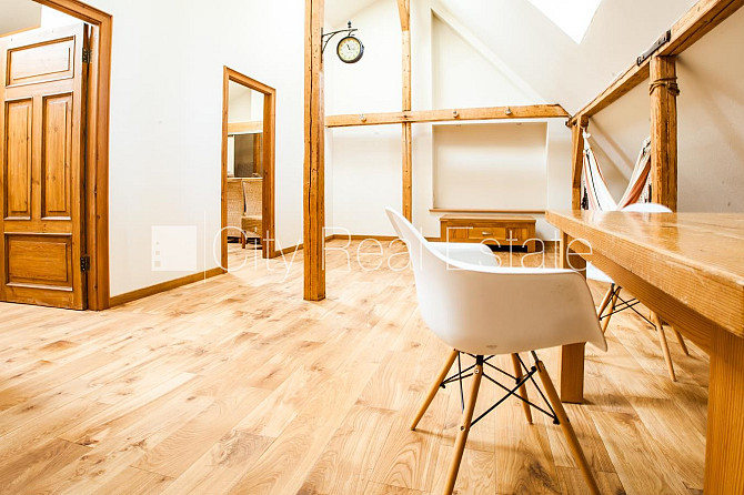 Фасадный дом, место для машины, лестничная клетка после косметического ремонта, Рига - изображение 9