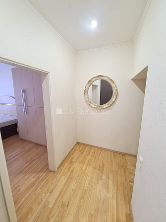 Fasādes māja, renovēta māja, labiekārtota apzaļumota teritorija, bruģēts piebraucamais Rīga - foto 7