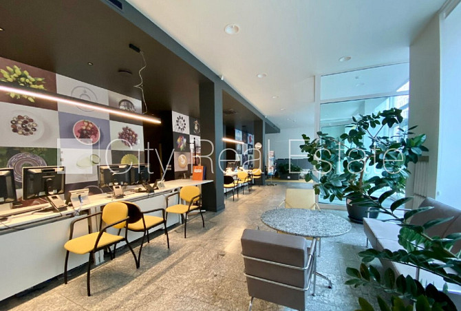 Фасадный дом, реновированный дом, вход с улицы, окна выходят в обе стороны дома, Рига - изображение 2