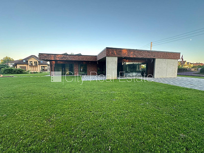 Privātmāja, slēgta teritorija, iežogota teritorija ar metāla sētu, garāža vienai Ogre un Ogres novads - foto 2