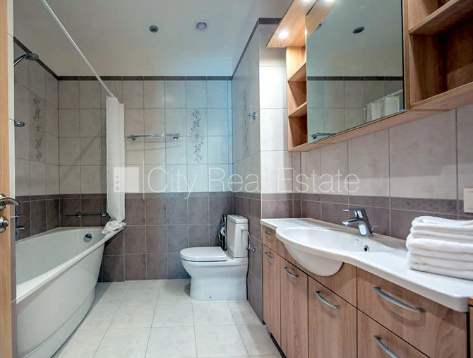 Zeme īpašumā, jaunceltne, pagrabstāvā pieejama noliktava, labiekārtota apzaļumota Jūrmala - foto 12