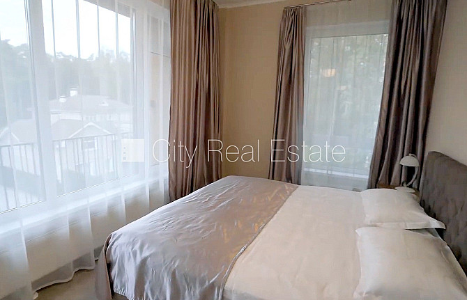 Zeme īpašumā, jaunceltne, pagrabstāvā pieejama noliktava, labiekārtota apzaļumota Jūrmala - foto 7