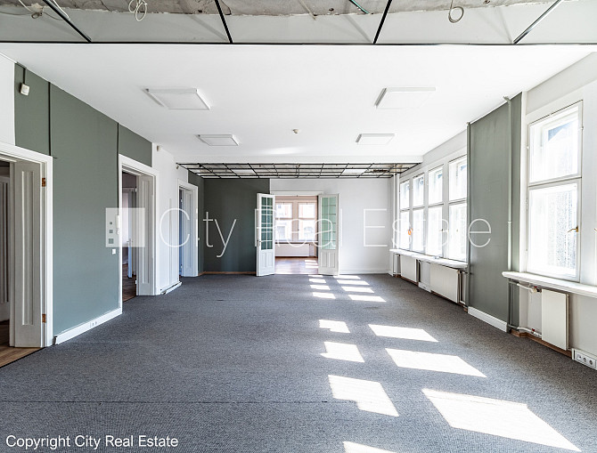 Фасадный дом, вход с улицы, лифт, окна выходят во двор, окна выходят на улицу, Рига - изображение 4