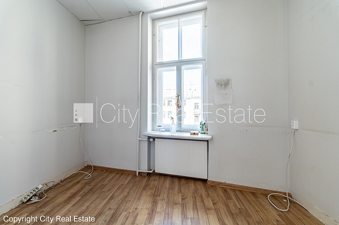 Фасадный дом, вход с улицы, лифт, окна выходят во двор, окна выходят на улицу, Рига - изображение 12