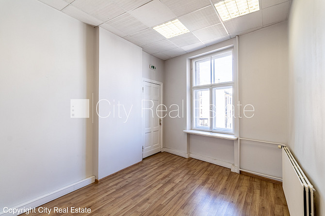 Фасадный дом, вход с улицы, лифт, окна выходят во двор, окна выходят на улицу, Рига - изображение 13