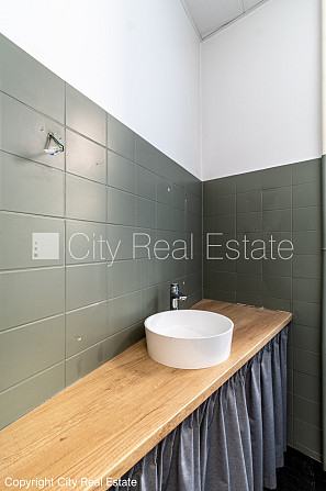 Фасадный дом, вход с улицы, лифт, окна выходят во двор, окна выходят на улицу, Рига - изображение 14