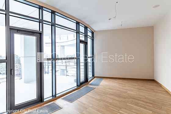 Земля в собственности, новостройка, монолитные бетонные стены, зеленая Юрмала