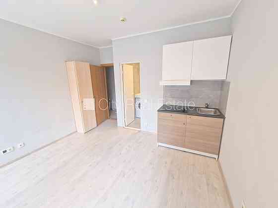 Фасадный дом, реновированный дом, закрытый двор, вход со двора, лестничная клетка Rīga