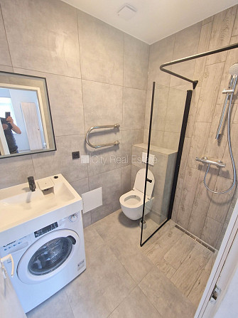 Fasādes māja, renovēta māja, slēgts pagalms, ieeja no pagalma, kāpņu telpa pēc kapitālā Rīga - foto 11