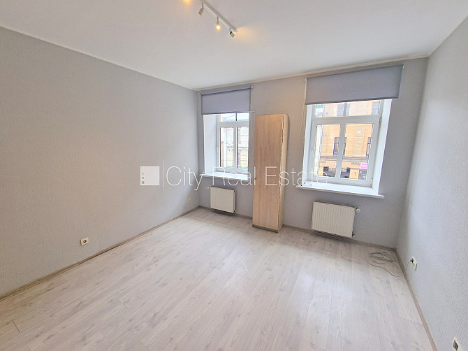 Fasādes māja, renovēta māja, slēgts pagalms, ieeja no pagalma, kāpņu telpa pēc kapitālā Rīga - foto 6