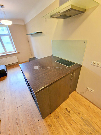 Фасадный дом, закрытый двор, возможность аренды парковки, вход с улицы и со двора, Рига - изображение 9